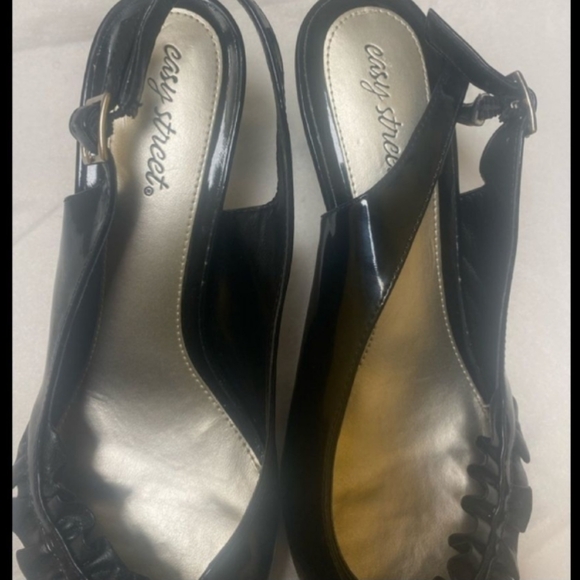 Easy Street Black Heels 1 1/2"in Sling back Pointy Toe Comfort Step Lo profile - Picture 5 of 11